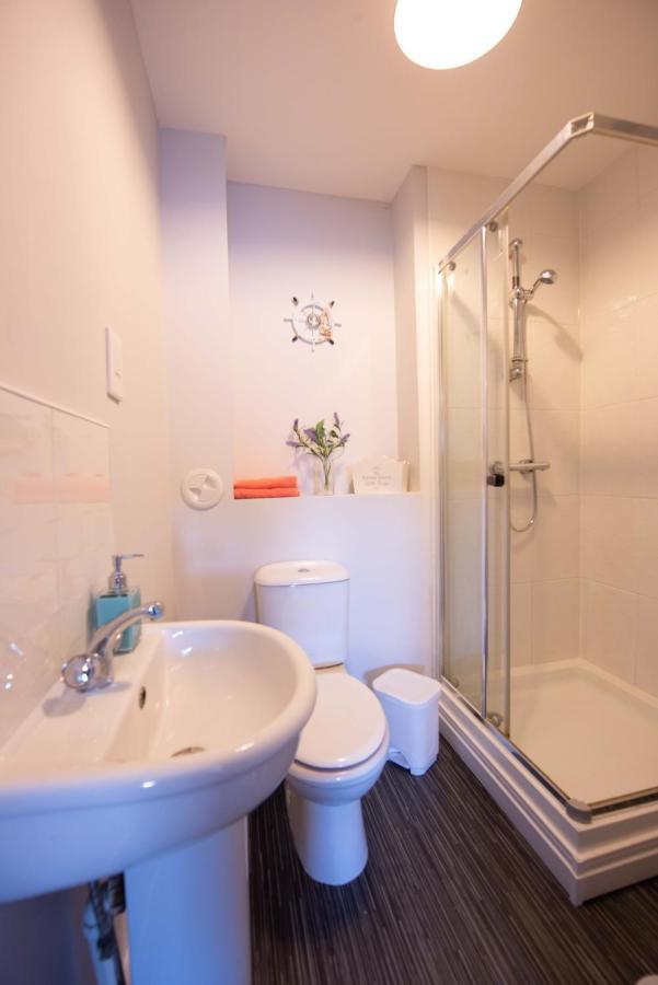 Premier - Wishaw En-Suite Apartment Екстер'єр фото