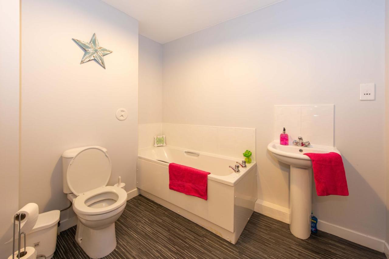 Premier - Wishaw En-Suite Apartment Екстер'єр фото