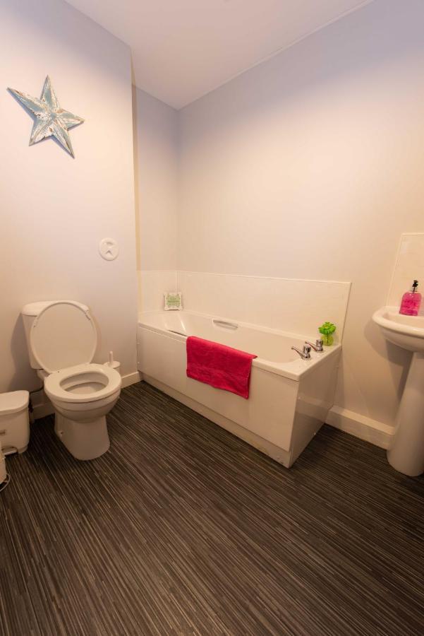 Premier - Wishaw En-Suite Apartment Екстер'єр фото